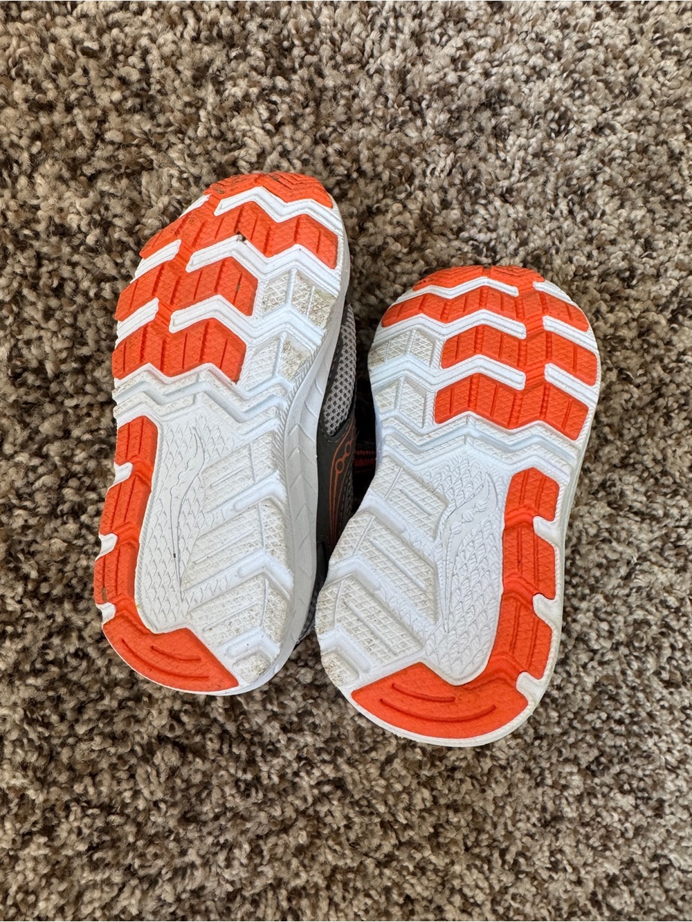 Saucony Kids' Gray and Orange Athletic Sneakers. BRAND NEW size 7 - Picture 2 of 3